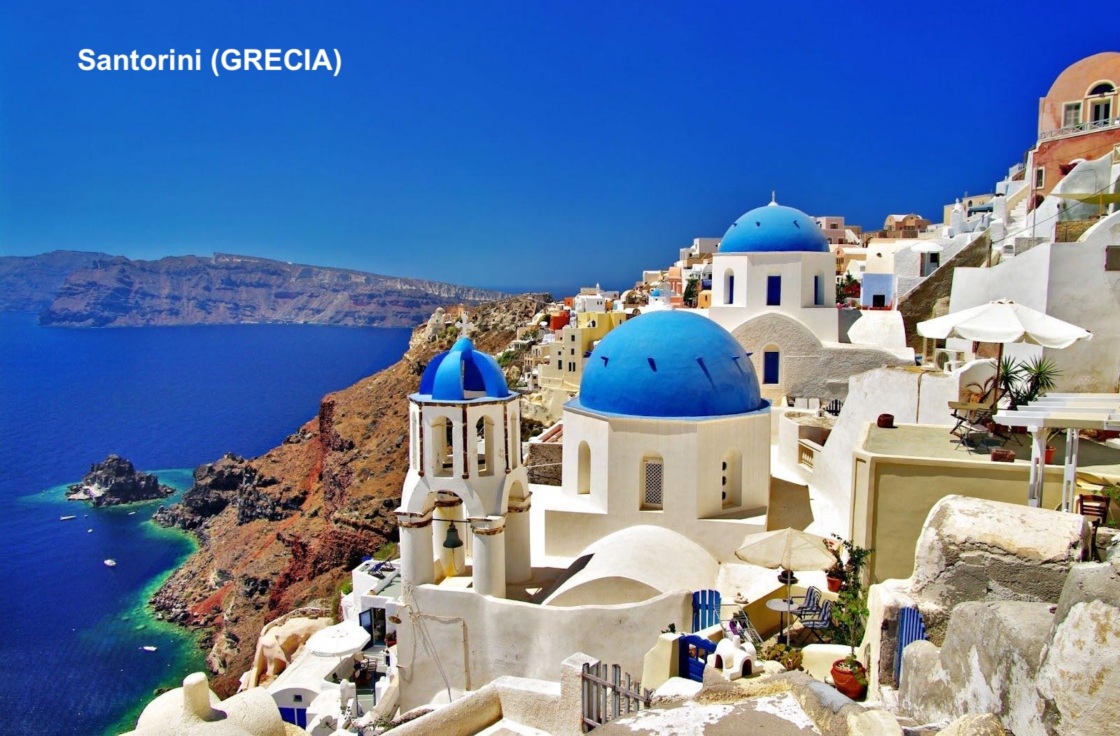 Santorini es una ciudad griega situada en una de las islas del mar Egeo fuera de mi ruta. Una de las ciudades más bellas del mundo.