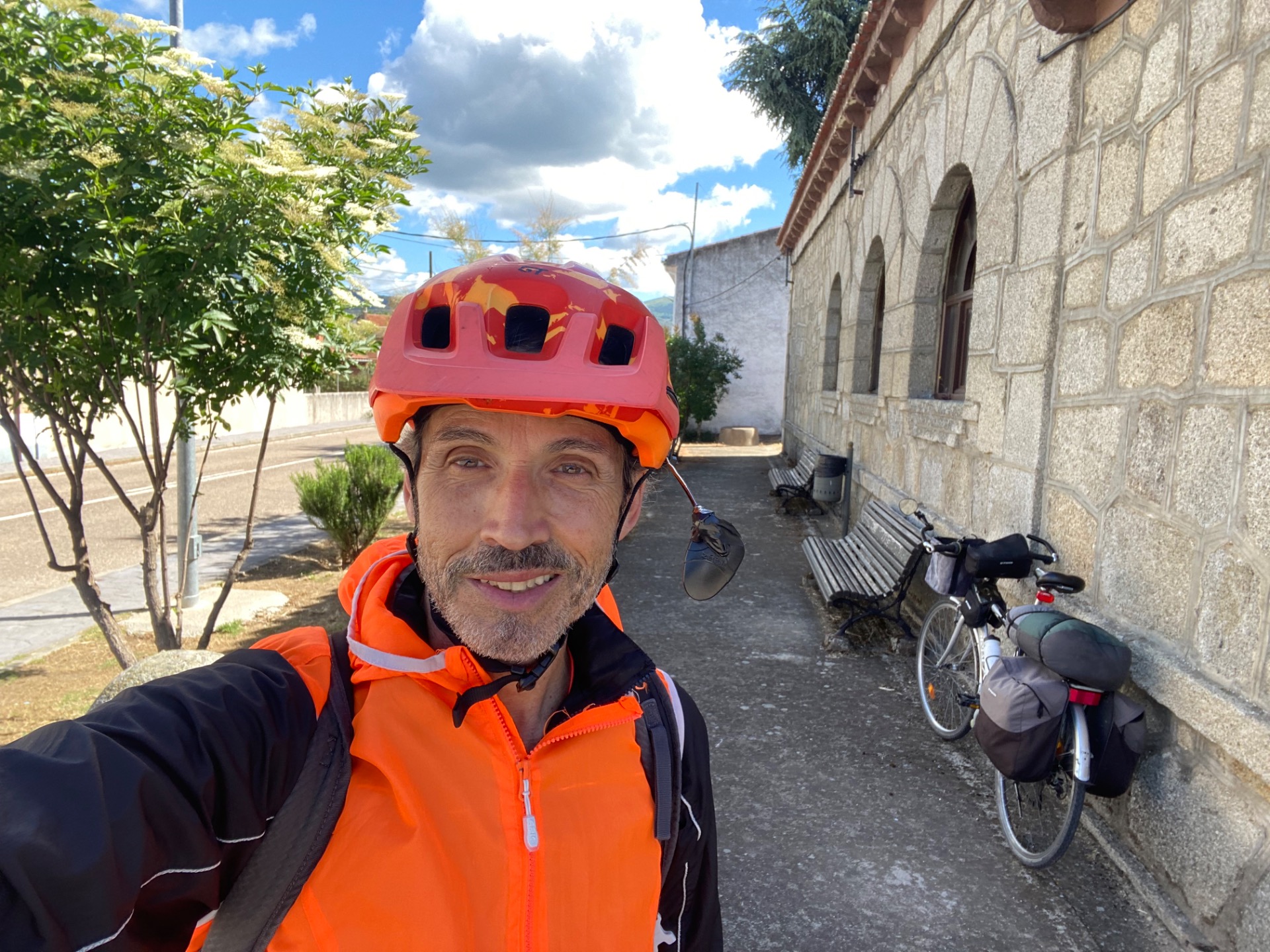 En mi rincón de repostaje de Marrupe antes de coger el camino de la Hinojosa